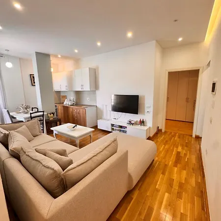 아파트 Ecoluxe Penthouse Cityview 티라나